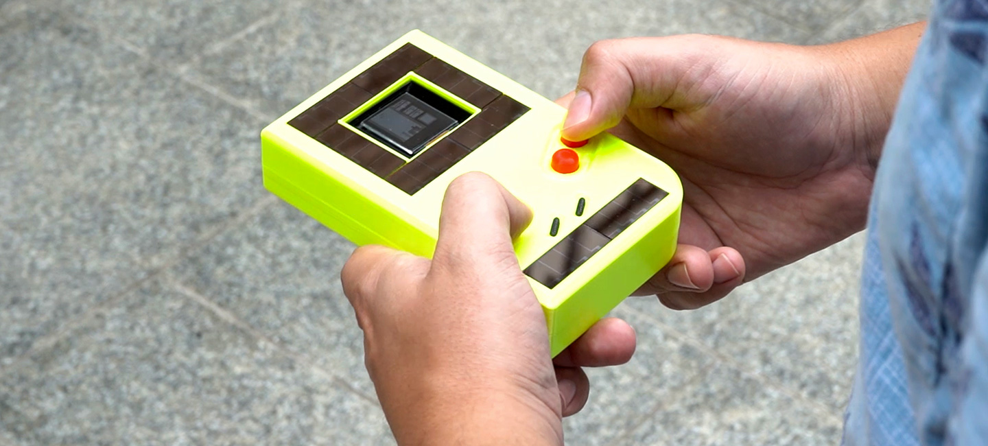 Battery-free gameboy